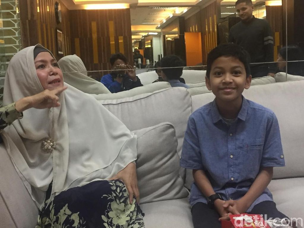 Bocah Pembuat Pembersih Sepatu Otomatis Ingin Seperti Bill Gates Bocah Pembuat Pembersih Sepatu Otomatis Ingin Seperti Bill Gates