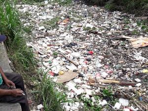 Tumpukan Sampah di Kali Unisma Bekasi Capai 4 Ton Tumpukan Sampah di Kali Unisma Bekasi Capai 4 Ton