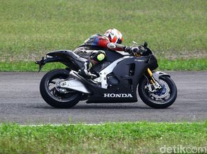 Mereka yang Beruntung Menjajal Motor Marquez