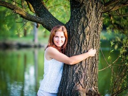 Wanita Ini Dibayar Rp 1,2 Juta Per Jam Untuk Beri Pelukan ke Orang Asing