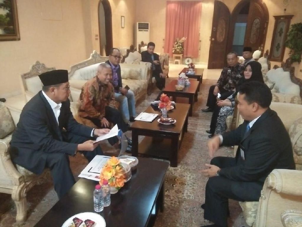 Tiba di Saudi, Menag Gelar Rapat Bahas Fast Track dan Tenda Armina Tiba di Saudi, Menag Gelar Rapat Bahas Fast Track dan Tenda Armina