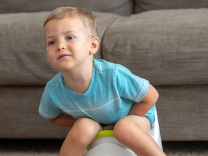 Cara Mengatasi Sembelit pada Anak Tanpa Drama