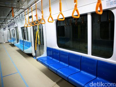 Mengintip Kerennya Interior MRT Jakarta