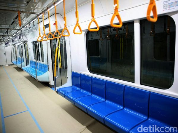 Mengintip Kerennya Interior MRT Jakarta