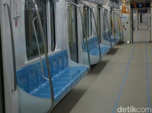 2 Selebgram Minta Maaf soal Foto Injak Kursi MRT 2 Selebgram Minta Maaf soal Foto Injak Kursi MRT