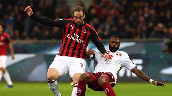Gonzalo Higuian kembali dari periode hukuman, namun tak mampu memecah kebubtuan saat AC Milan berimbang dengan Torino (Marco Luzzani/Getty Images) Gonzalo Higuian kembali dari periode hukuman, namun tak mampu memecah kebubtuan saat AC Milan berimbang dengan Torino (Marco Luzzani/Getty Images)