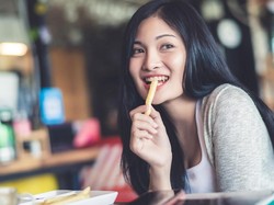 5 Makanan yang Ternyata Lebih Jahat dari Kentang Goreng Kalau Salah Masak