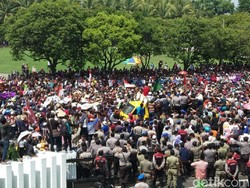 Ribuan Warga Jember Tuntut Usaha Tambang di Blok Silo Dicabut