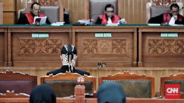 Ahmad Dhani menjalani sidang di Pengadilan Negeri Jakarta Selatan, Jakarta. 10 Desember.