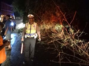 Puting Beliung Terjang Cianjur, Polisi: Tidak Ada Korban Jiwa Puting Beliung Terjang Cianjur, Polisi: Tidak Ada Korban Jiwa