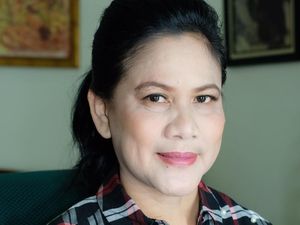 Dampingi Jokowi di Debat Capres 2019, Iriana Anggun Berkebaya Putih Dampingi Jokowi di Debat Capres 2019, Iriana Anggun Berkebaya Putih
