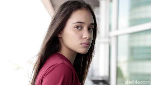 Pesona Aurora Ribero, Si Cantik Lawan Main Aliando