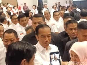 Jokowi Hadiri Rakernas Relawan Bravo-5