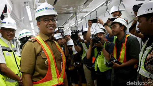 Wajah Semringah Anies Cek Proyek MRT Jakarta