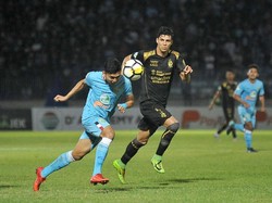 Pemain Persela Lamongan, Dendy Sulistyawan, mencatatkan hat-trick saat Laskar Joko Tingkir mengalahkan Persipura Jayapura 3-2 pada Juli 2018. (Foto: M Risyal Hidayat/Antara)
