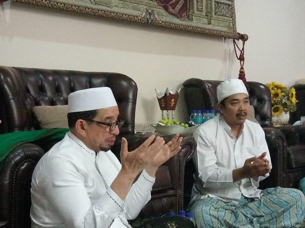 Ketua Majelis Syuro PKS Bertemu Kiai Pimpinan Ponpes Walisongo Ketua Majelis Syuro PKS Bertemu Kiai Pimpinan Ponpes Walisongo