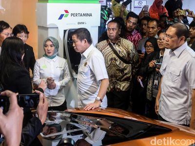 Punya Mobil Listrik? Tinggal Colok di SPLU Kuningan