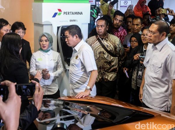 Punya Mobil Listrik? Tinggal Colok di SPLU Kuningan