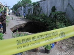 Ada Gua di Bawah Jalan Kutawaringin yang Ambles