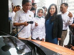 Charger BMW di SPBU Pertamina Bisa Dipakai Mobil Lain