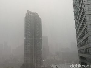 Jakarta Diguyur Hujan Lebat, Petir Bersahut-sahutan