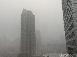 Jakarta Diguyur Hujan Lebat, Petir Bersahut-sahutan