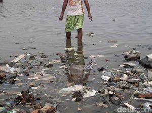 Sampah Menumpuk di Lombok, 3 Kapal Pesiar Urung Merapat