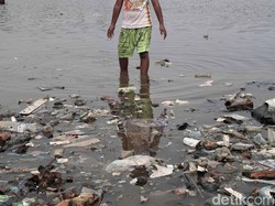 Sampah Menumpuk di Lombok, 3 Kapal Pesiar Urung Merapat