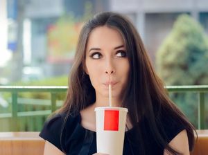 5 Tanda Kamu Terlalu Banyak Konsumsi Gula saat Libur Lebaran 5 Tanda Kamu Terlalu Banyak Konsumsi Gula saat Libur Lebaran