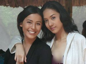 Lihat Keakraban Anya Geraldine dan Nina Kozok saat Syuting