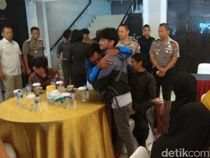 Korban Selamat KKB Papua Asal Garut Akhirnya Bertemu Keluarga Korban Selamat KKB Papua Asal Garut Akhirnya Bertemu Keluarga