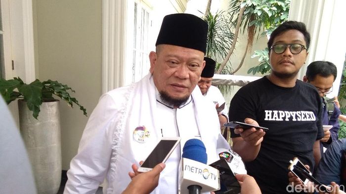 La Nyalla Mattalitti masuh bursa calon ketua umum PSSI. (Foto: Tim detikcom) La Nyalla Mattalitti masuh bursa calon ketua umum PSSI. (Foto: Tim detikcom)
