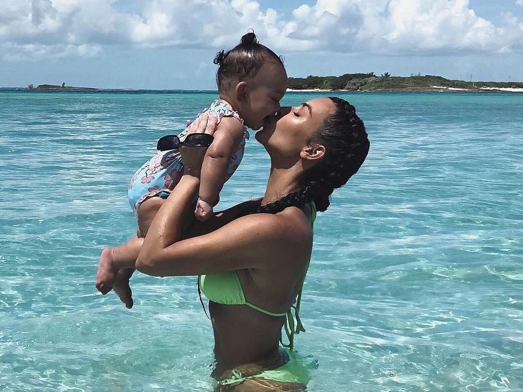Gemas! Baby Chi, Putri Bungsu Kim Kardashian Ternyata Lahap Saat Makan Gemas! Baby Chi, Putri Bungsu Kim Kardashian Ternyata Lahap Saat Makan