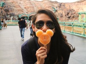 Gaya Athira Farina, Pilot Cantik yang Hobi Makan Es Krim Saat Travelling Gaya Athira Farina, Pilot Cantik yang Hobi Makan Es Krim Saat Travelling