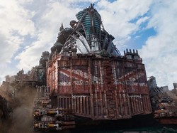 Mortal Engines: Bertahan Hidup di Atas Roda Berputar