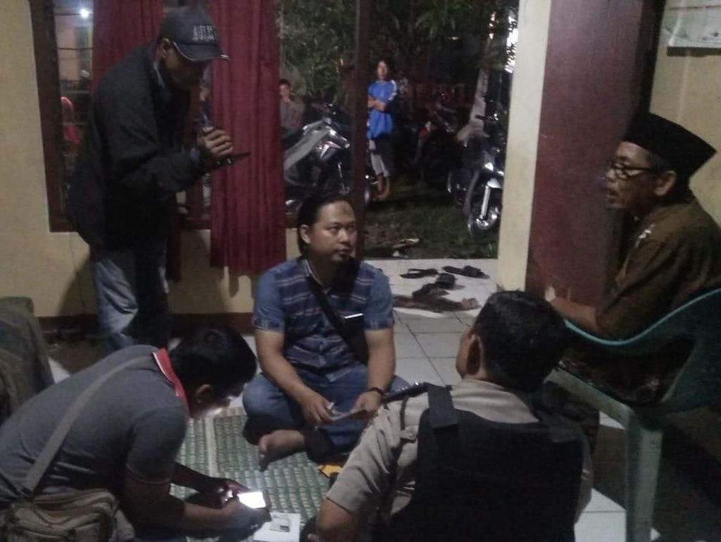 Berteduh di Saung Saat Hujan, Pria di Tangerang Tewas Tersambar Petir Berteduh di Saung Saat Hujan, Pria di Tangerang Tewas Tersambar Petir
