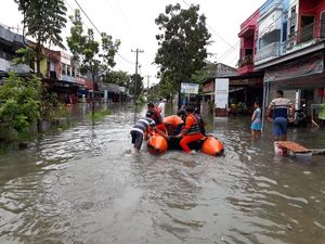 Perempuan Hamil Korban Banjir di Pekanbaru Alami Keguguran