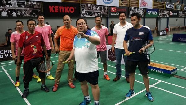 Melihat Gaya Bambang Brodjonegoro Bermain Bulutangkis