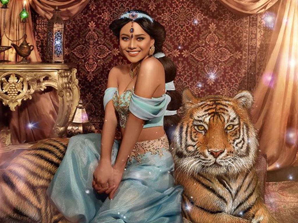 Inspirasi Makeup Ala Putri Jasmine dari Film Aladdin Sesuai Tren 2019 Inspirasi Makeup Ala Putri Jasmine dari Film Aladdin Sesuai Tren 2019
