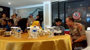 Momen Bahagia Irawan Korban Selamat KKB Papua Bertemu Keluarga