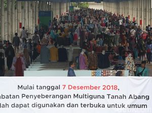 Ratusan Pedagang Mulai Tempati Kios di Skybridge Tanah Abang Ratusan Pedagang Mulai Tempati Kios di Skybridge Tanah Abang