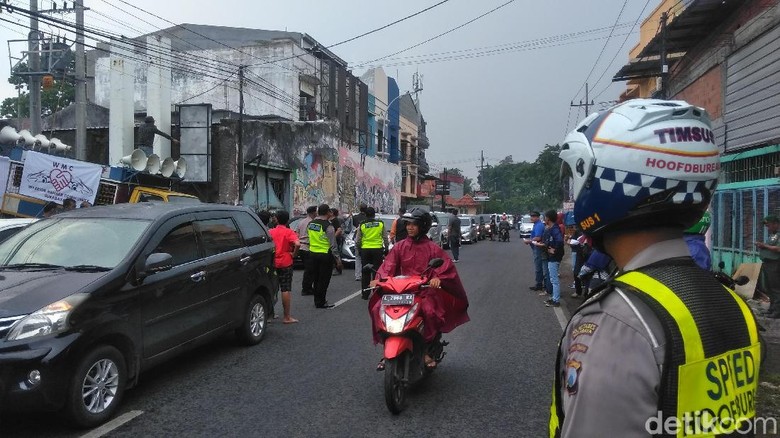 Ratusan Driver Ojol di Surabaya Geruduk Kantor Dua Aplikator