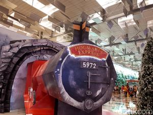 Foto: Kereta Hogwarts Mampir di Bandara Changi