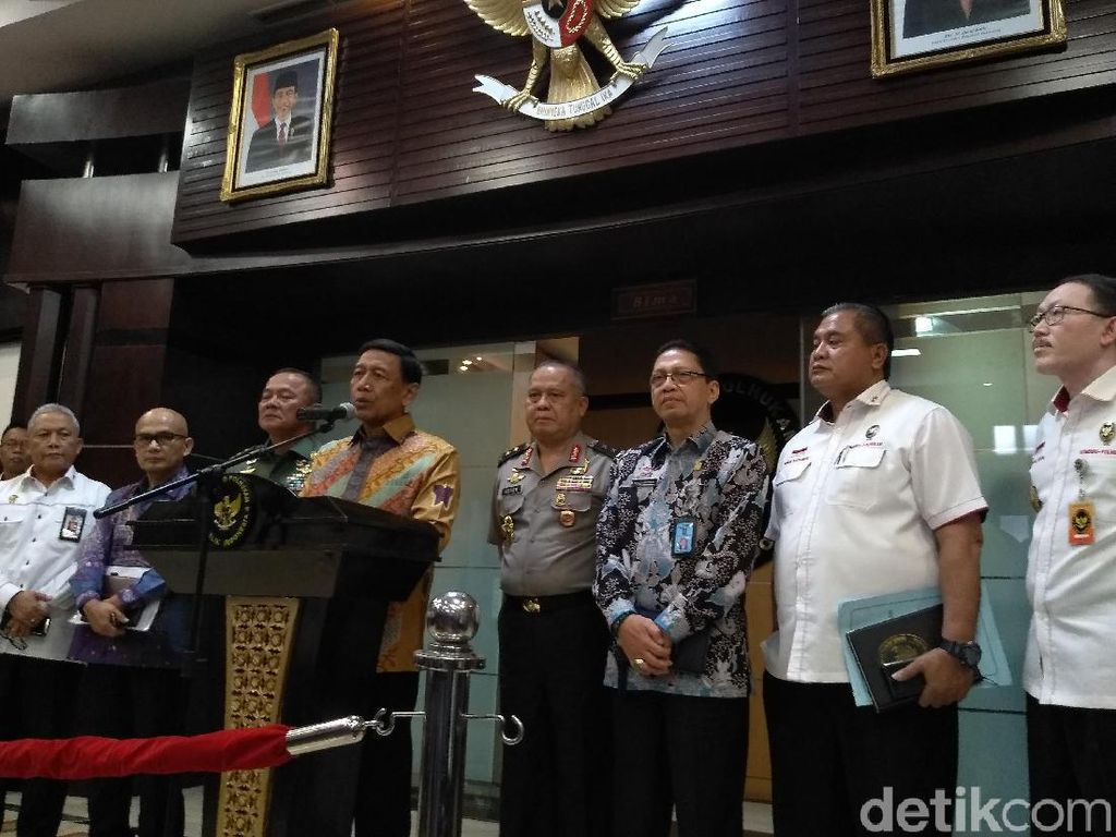 Wiranto: 4 Korban KKB Papua yang Dibacok Masih Dicari Wiranto: 4 Korban KKB Papua yang Dibacok Masih Dicari