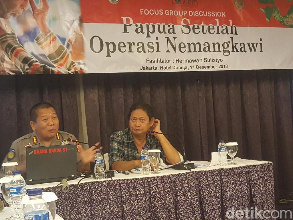 Perjuangan Binmas Noken Mengajar Diiringi Desing Senjata KKB Perjuangan Binmas Noken Mengajar Diiringi Desing Senjata KKB