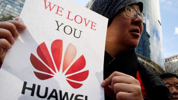 Kami Cinta Kamu di Luar Sidang Bos Huawei Meng Wanzhou