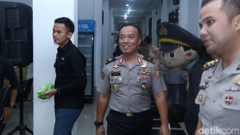 Polri Tantang Hartono Karjadi Ungkap Polisi yang Menangkap di Singapura Polri Tantang Hartono Karjadi Ungkap Polisi yang Menangkap di Singapura