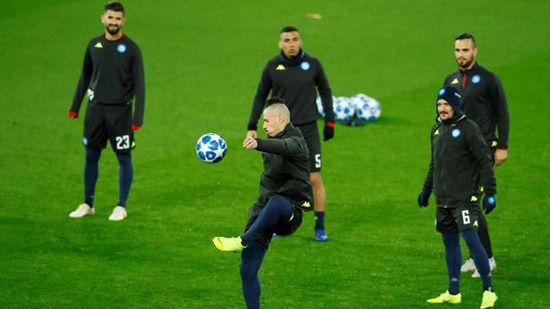 Napoli berlatih jelang pertandingan tandang menghadapi Liverpool.