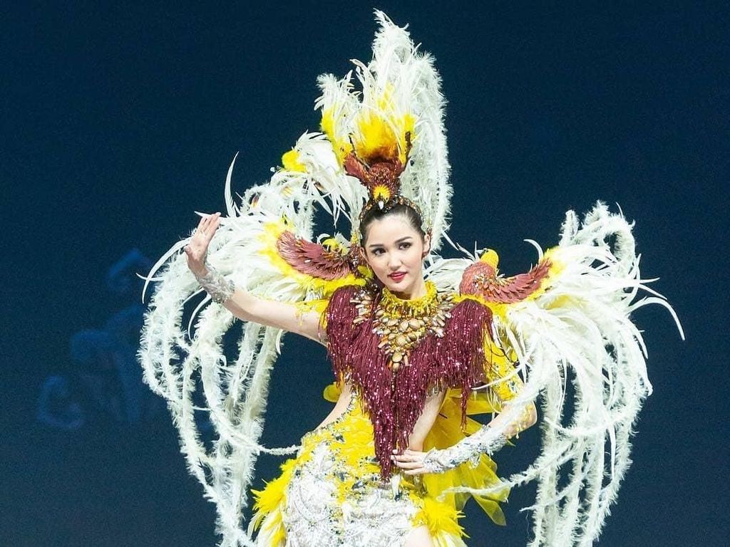 Foto: Aksi Puteri Indonesia Pakai Kostum Cendrawasih di Miss Universe 2018