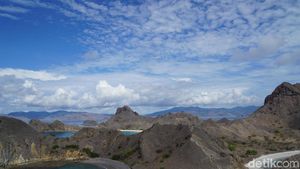 Pemandangan Indah Pulau Padar, Cocok Untuk Liburan Akhir Tahun
